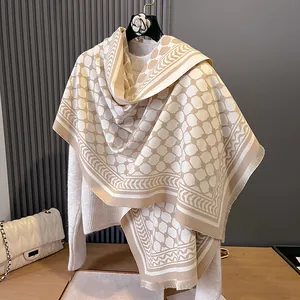 Écharpe d'hiver classique à motif quadrillé en imitation cachemire beige et blanc