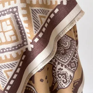 Ethno-Schal aus Kaschmir-Imitat mit Alpaka-Druck, Elefanten-Motiven und Quastenrand
