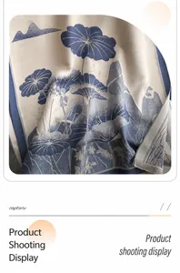 Detailansicht des Jacquard-Schals mit Lotus- und Bergmuster auf beigem Hintergrund