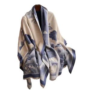 Eleganter Schal mit blauem Blumenmuster und Fransen für Damen im Winter-Stil