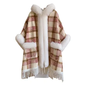 Rosa kariertes Kapuzen-Poncho-Cape mit Kunstpelzbesatz und Quasten für Damen Winter