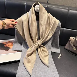 Elegante Foulard Quadrato in Satin per Donna Hijab Jacquard Effetto Seta Accessorio Moda per Collo e Testa per Viaggi Ufficio Uso Quotidiano