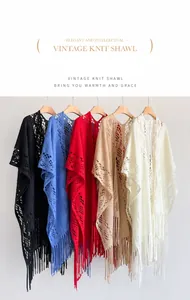 Détails du châle en tricot vintage avec motifs ajourés et élégants glands à franges