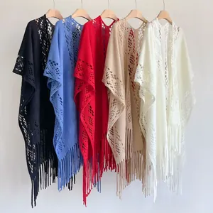 Châle en maille crochetée avec longues franges en cinq couleurs pour femmes