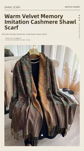 Nahaufnahme des Paisley-Kaschmir-Schals mit eleganten Fransen und weicher Textur