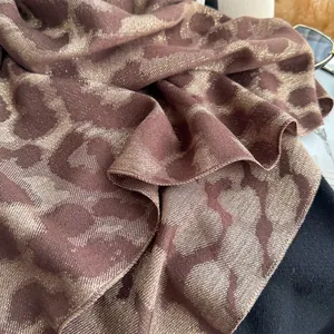Châle épais chaud à motif léopard avec fil doré et franges pour automne et hiver