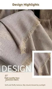 Detailaufnahme von weichem Kaschmir-Imitat mit glitzernden Goldfäden und Fransen