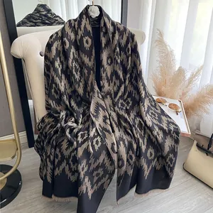 Damen Ethno Jacquard Schultertuch Kaschmir-Imitat Metallgarn Quasten Pashmina Winter Warmer Schal Für Frauen Großer Umhang