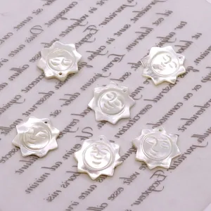 Natürliche weiße Muschelperlen mit geschnitztem Sonnenblumengesicht 30mm für Schmuck