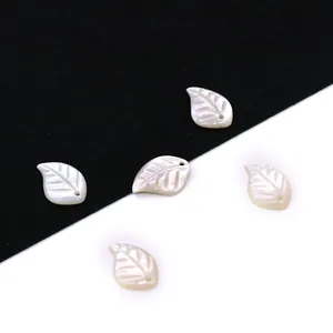 Natürliche Meeresschale Blattform Geschnitzte Lose Künstliche Perlen Anhänger Weiß Perlmutt Anhänger Für Handgemachte DIY Schmuck Herstellung Zubehör