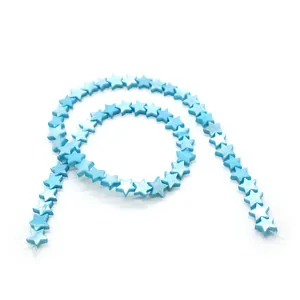 Nahaufnahme hellblauer sternförmiger Süßwassermuschelperlen für DIY-Schmuck