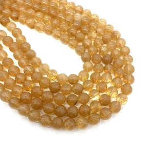 Nahaufnahme polierter, gelber, lichtdurchlässiger Natursteinperlen für DIY-Schmuck