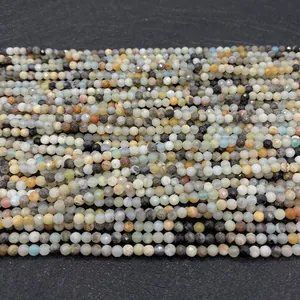 Macro-opname van gefacetteerde natuurstenen kralen in mixkleuren voor DIY sieraden