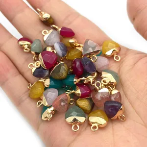 Sortierte 10x14mm herzförmige facettierte Edelsteinanhänger mit Goldkappen