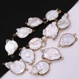 Pendentif en Perle d'Eau Douce Baroque Naturelle Forme Plate Irrégulière Avec Bordure Métallique Dorée Connecteur Double Trou pour Création de Bijoux DIY Cadeau de Mariage