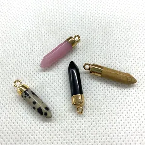 Natürliche sechseckige Steinanhänger aus Quarz, Obsidian und Jaspis mit Goldkappen