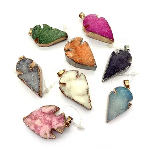 Natuurlijke kwarts druzy hangers in pijlpuntvorm met vergulde rand voor DIY-sieraden