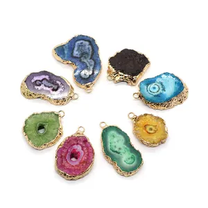 Diverse onregelmatige druzy agaat hangers met vergulde randen voor DIY sieraden maken