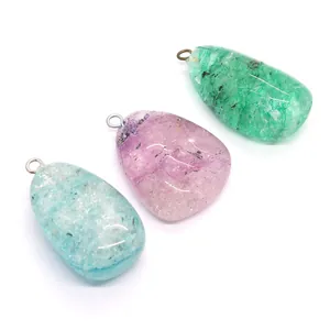 Pendentifs en cristal goutte d'eau bleu, violet et vert avec textures naturelles