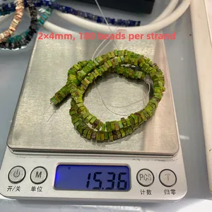 Cuentas de turquesa de piedra natural de 2x4mm con peso de 15,36g en báscula digital