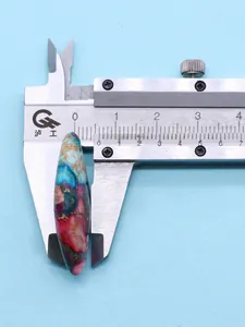 Width measurement of bohemian rhombic natural stone pendant using a caliper tool