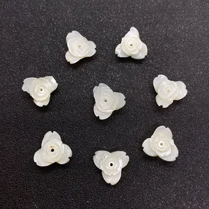 Set aus 12mm weißen Muschelblumenperlen mit Perlmutteffekt für handgefertigten Schmuck