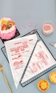 Detailed view of M-sized anti-slip pastry bags, 100 pack for cream and baking decoration