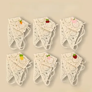 Détails de six bandanas au crochet présentant des motifs de fruits et légumes faits main