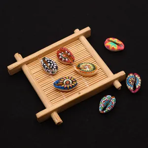 Perline di conchiglia naturale dipinte a colori con motivi boho per gioielli fai-da-te