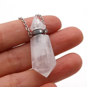 Ciondolo a forma di boccetta di profumo in quarzo rosa esagonale con catenina d'argento