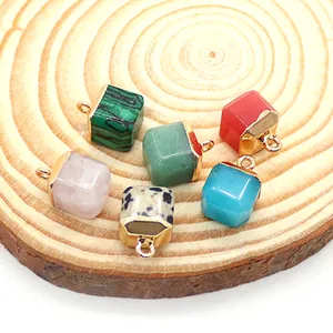 Malachiet en gevlekte steen kubus hangers met vergulde ringen voor DIY sieraden maken