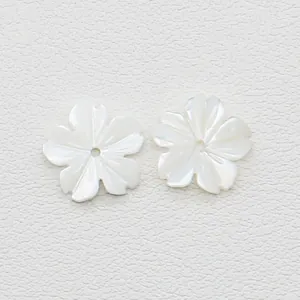 Perles en coquillage naturel blanc en forme de fleur à cinq pétales pour bijoux DIY