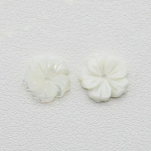 Perles en forme de fleurs en nacre naturelle blanche pour fabrication de bijoux
