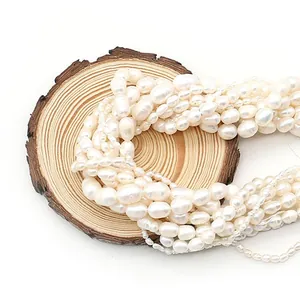 Perlas de agua dulce naturales en forma de arroz en bandeja de madera para joyería DIY