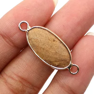 Detail van een gefacetteerde jaspis edelsteen connector met vergulding voor DIY sieraden