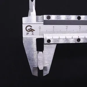 Λήψη macro μέτρησης πάχους 6,5 mm του τραπεζοειδούς μενταγιόν από αμαζονίτη