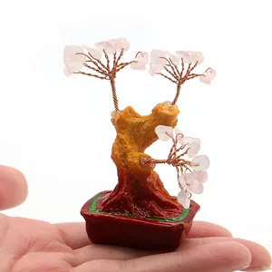 Miniatuur roze kristallen rijkdom boom in rode pot, decoratief geluksteken ornament