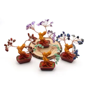 Handgemaakte edelsteen geldboom set met diverse natuurstenen en goudkleurige stam decor