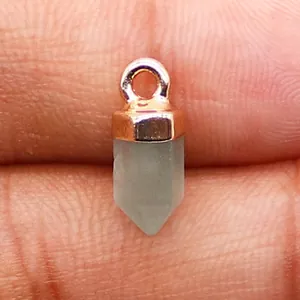 Macro-opname van een zeshoekige edelsteen hanger voor schaal bij DIY-sieraden maken projecten