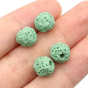 Macro-opname van 8-10mm lichtgroene lavasteen kralen voor DIY aromatherapie sieraden