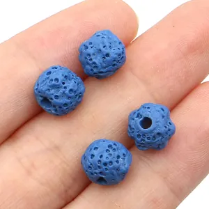 Macro detail van diepblauwe poreuze lavasteen kralen voor etherische olie sieraden