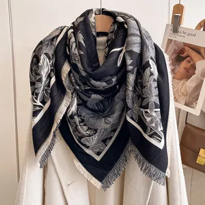 Châle élégant imprimé fleurs d'iris au toucher cachemire avec franges sur manteau