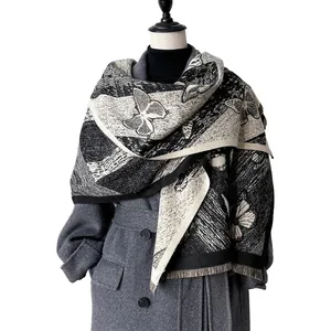 Écharpe châle élégante à motif papillon en cachemire synthétique avec des franges