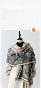Detail of pashmina scarf with floral patterns and delicate short fringe edges