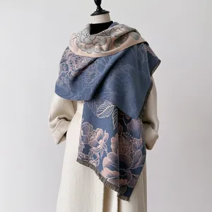 Winter-Pashmina-Schal mit Pfingstrosenmuster in Blau und Rosa als Wendeschal-Design