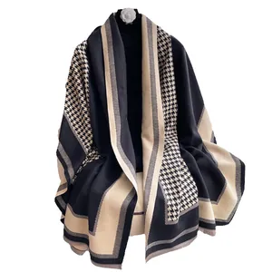 Thick houndstooth scarf with bicolor splicing and short tassels for winter warmth