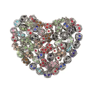 Disposition en forme de cœur de perles en strass colorées pour bracelets DIY