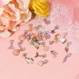 Kleurrijke eenhoorn en zeemeermin DIY bedeltjes in paars en roze voor sieraden maken
