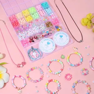 Kit de création de bijoux DIY avec perles en argile, breloques et fil élastique en boîte 24