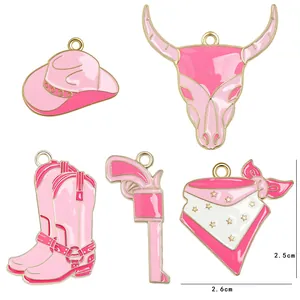 Set mit rosa Western-Cowboyhut- und Stiefel-Emaille-Anhängern für Schmuckzubehör